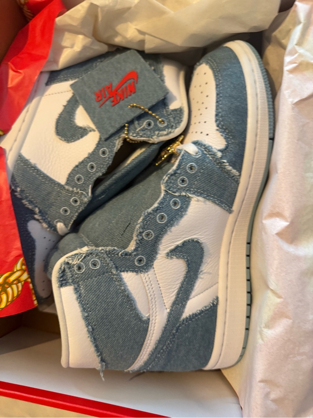Nike Air Jordan 1 Retro High OG
Denim White / Boarder Blue
Women's size 7.5